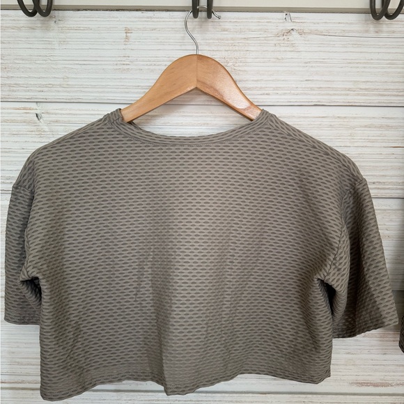 Noli yoga mesh set- crop top and shorts in stone size small- NWOT - Picture 7 of 8